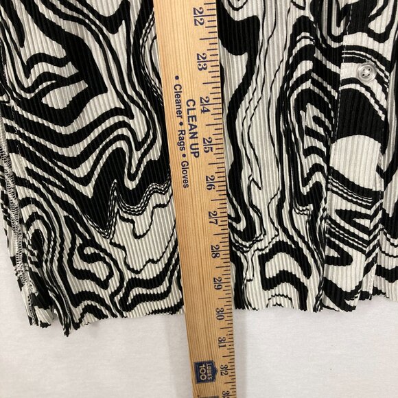 Intempo Large Black White Abstract Artsy Pleated Textured Relaxed Button Down - Picture 6 of 11